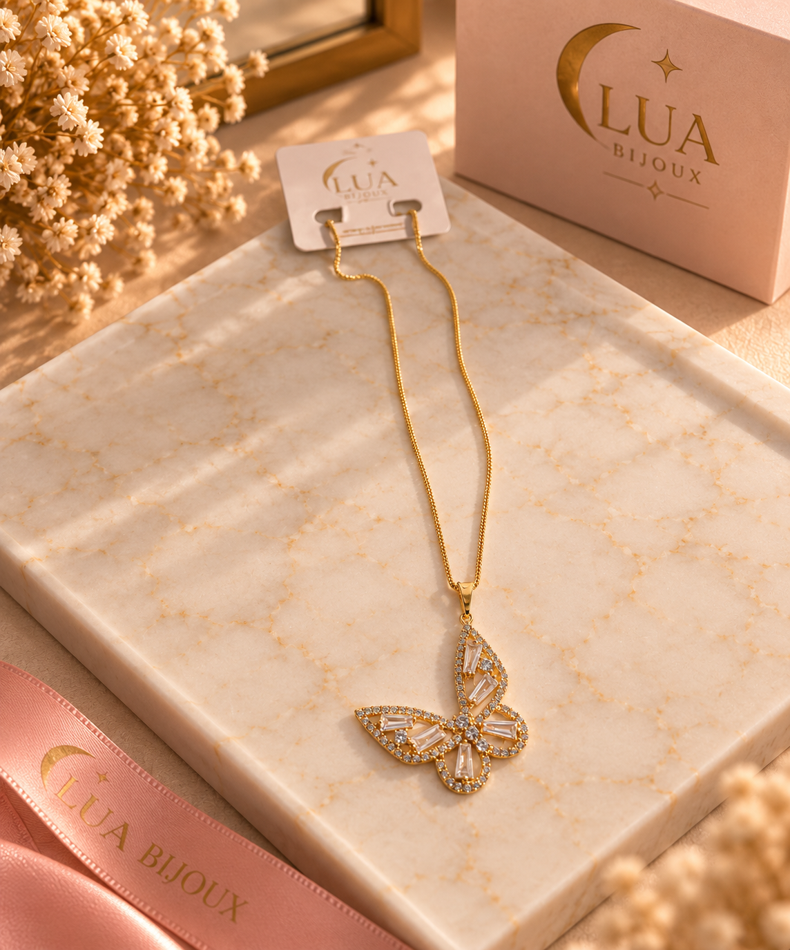 Colar borboleta com strass dourado