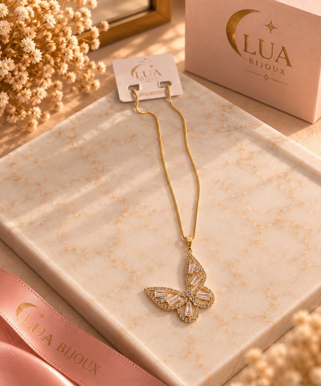 Colar borboleta com strass dourado